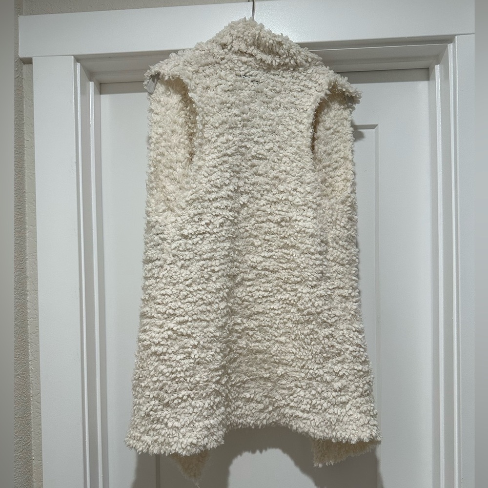 Coffee Shop Ruth Shearling Vest - Picture 3 of 3
